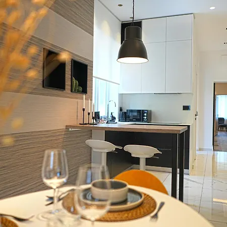 Enjoy B-52 Crown Apartament