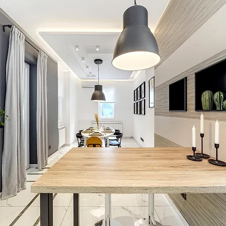 Apartament Enjoy B-52 Crown *