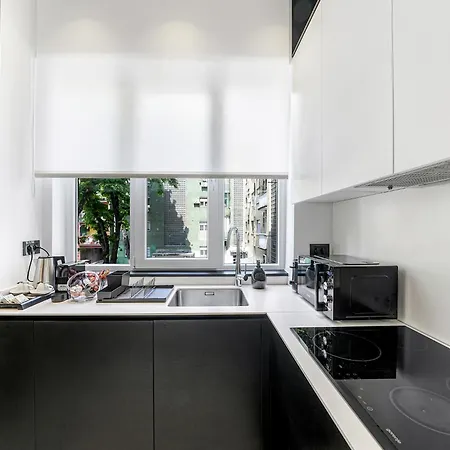 Enjoy B-52 Crown Apartament *