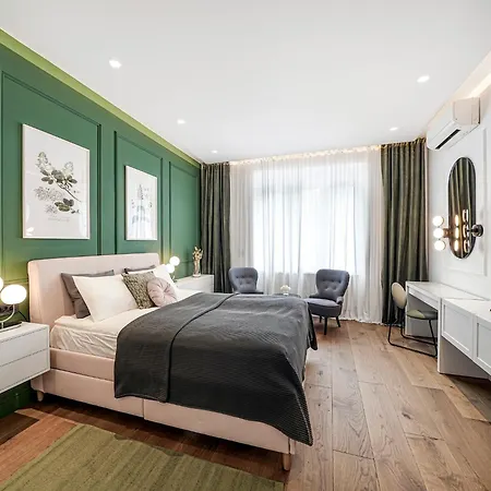 Enjoy B-52 Crown Apartament