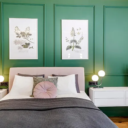 Апартаменты Enjoy B-52 Crown