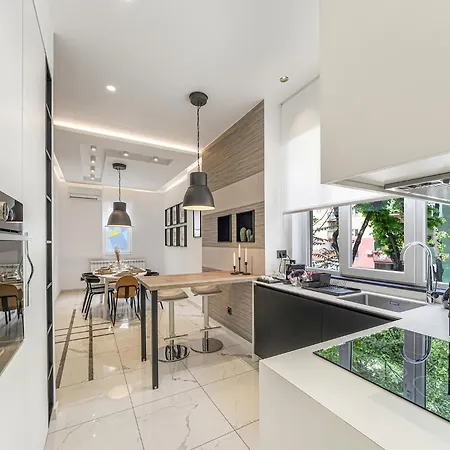 Apartament Enjoy B-52 Crown *