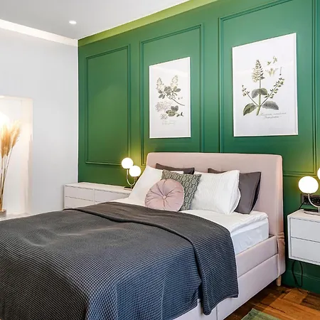 Apartament Enjoy B-52 Crown *