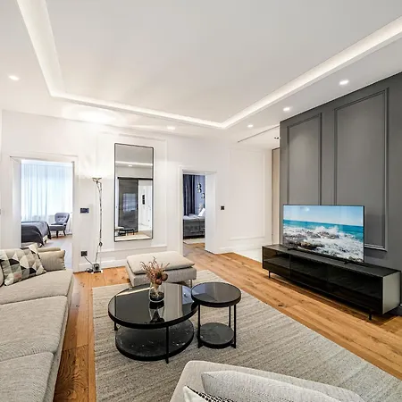 Apartament Enjoy B-52 Crown