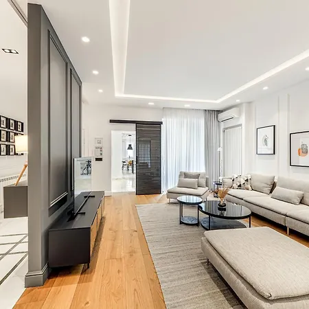 Enjoy B-52 Crown Apartament *